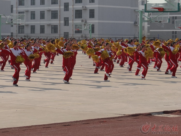 莱芜高新区实验学校举行2014年春季田径运动