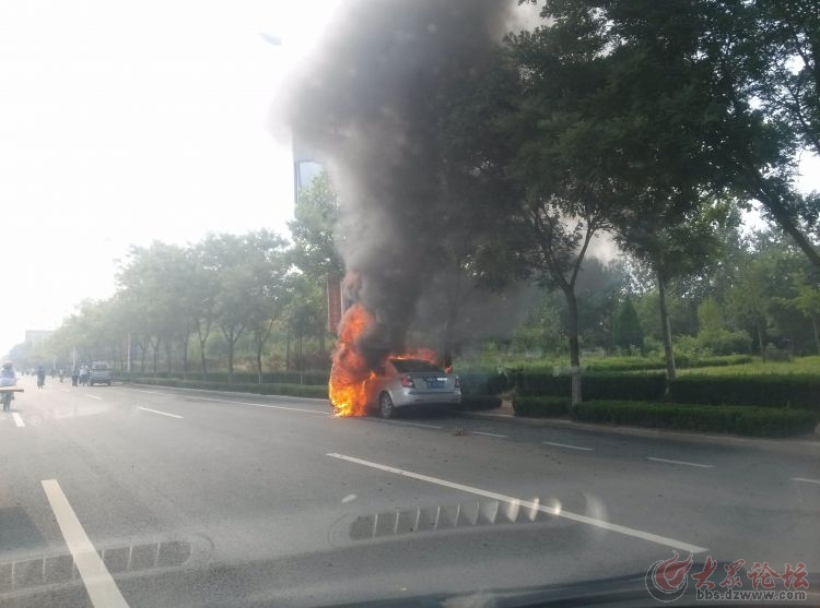 【图】海曲路汽车熊熊燃烧起火！！高温季节，提醒车友们小心防 ...