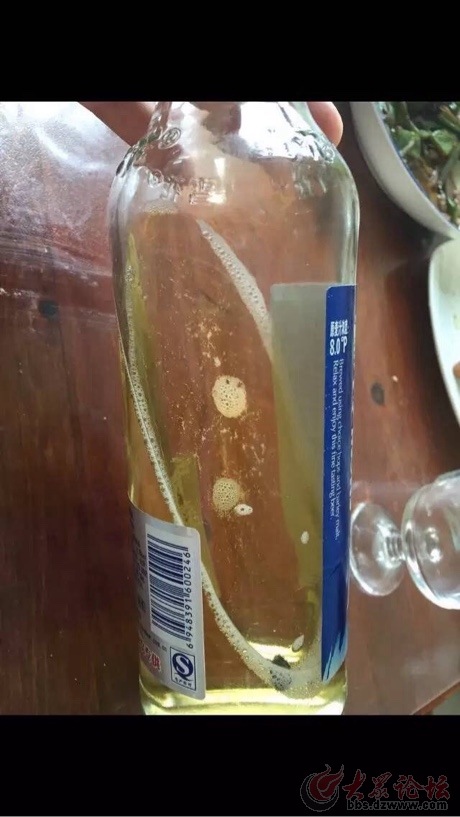 雪花啤酒喝出铁片，这个品牌酒以后还敢喝吗？