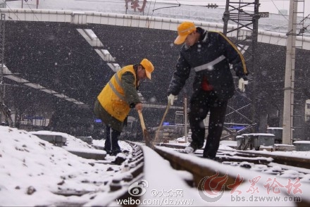 铁路职工冒雪巡查设备 - 济南论坛 - 大众