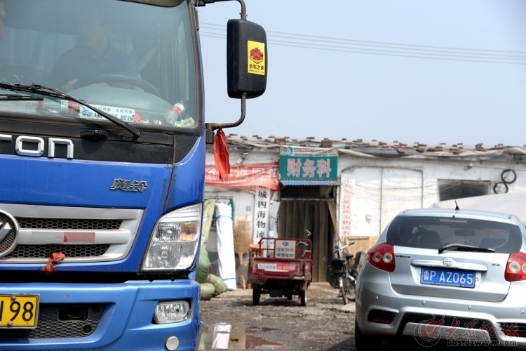 聊城:香江市场周围的小物流公司令人堪忧