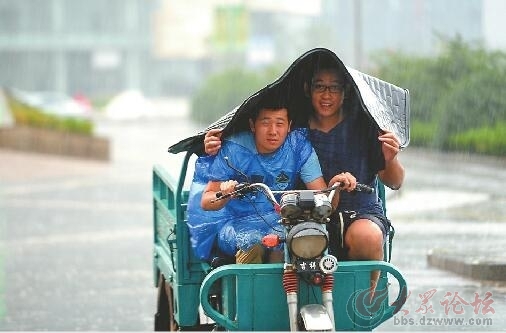 雷暴+冰雹下的济南，你开心吗？