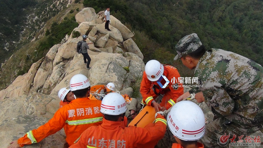 蒙阴蒙山管委会百花峪景区一游客被困山顶 消防紧急救援