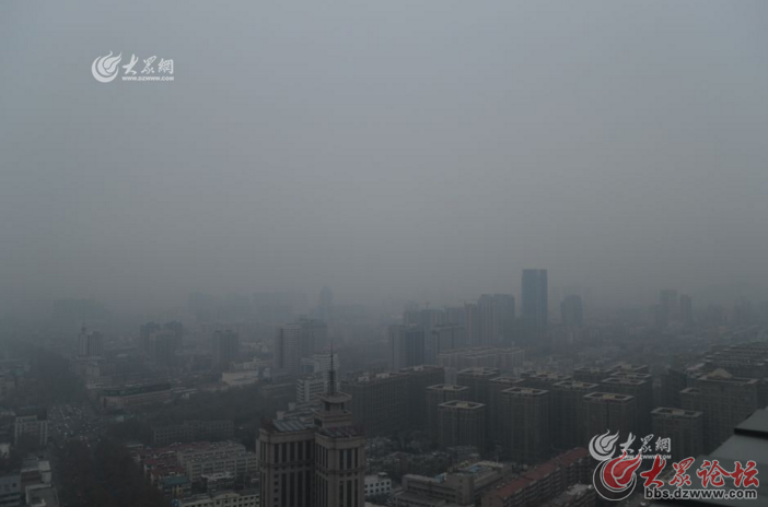 150米高空俯瞰济南 城市灰蒙蒙一片