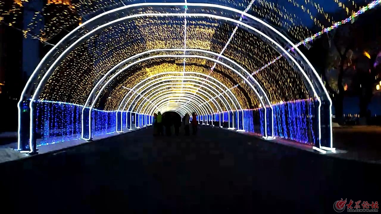 漫频银河走进哈尔滨灯光隧道